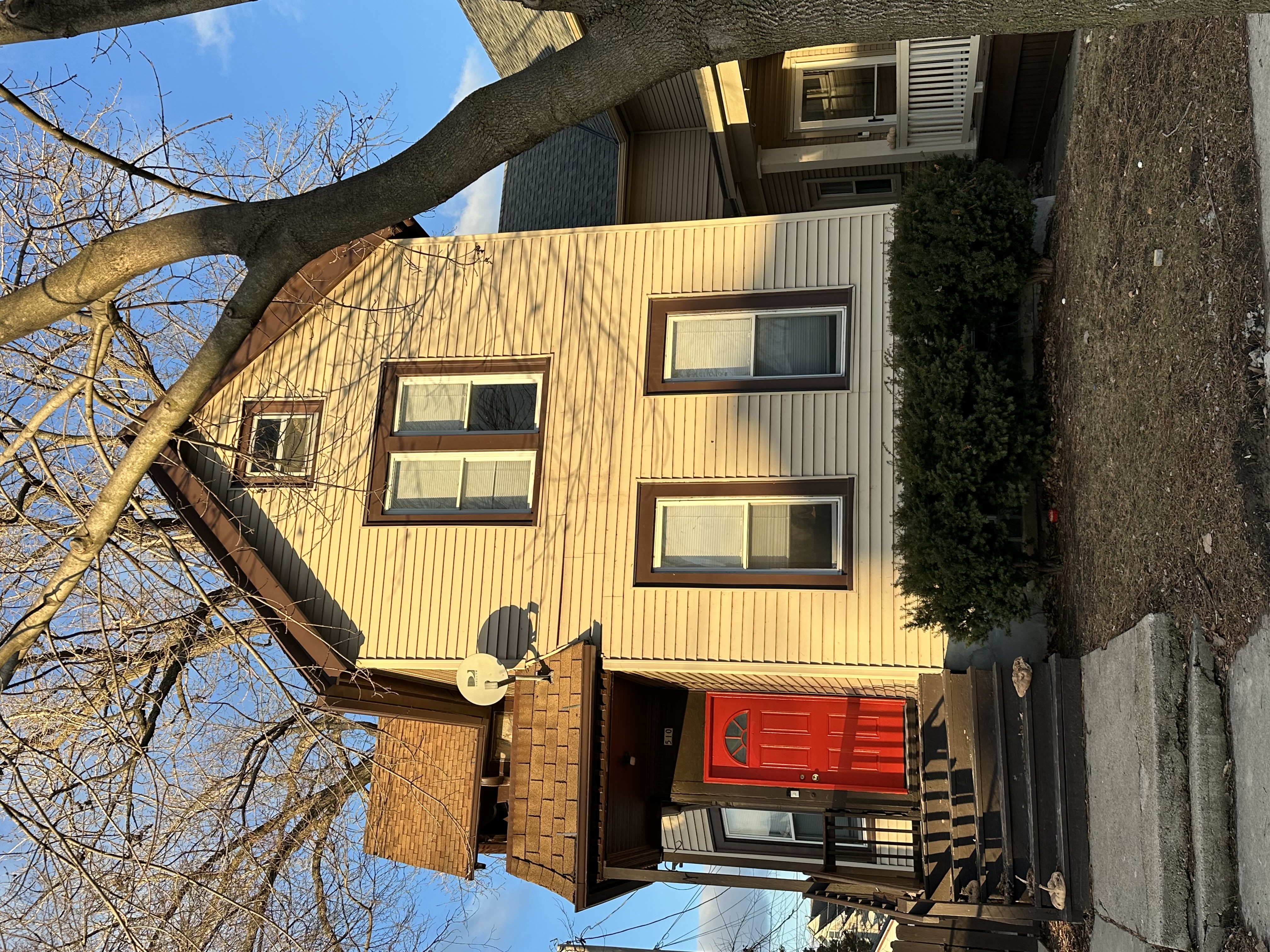 510 E Linus St - Duplex Front - Upper Unit